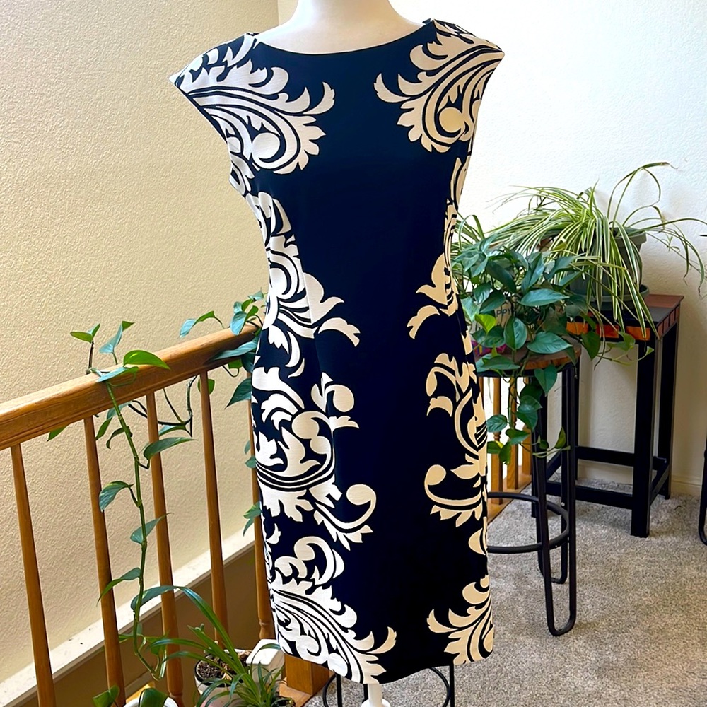 London Times sleeveless black and white dress